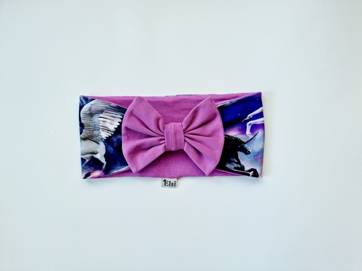 20220617_144136 Ükssarvikuga peapael lilla lipsuga