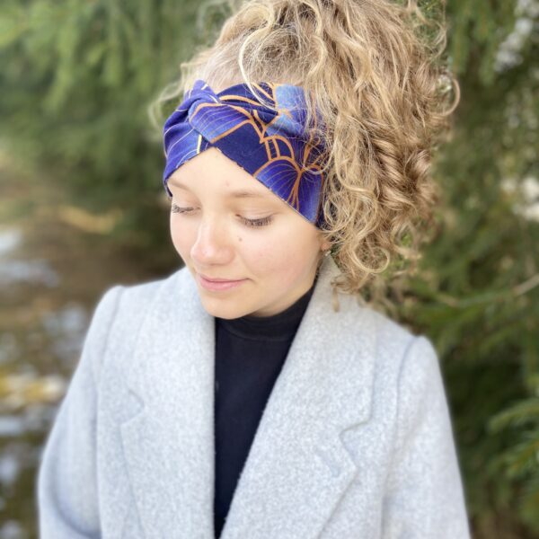 image00029 Tumesinised lehed