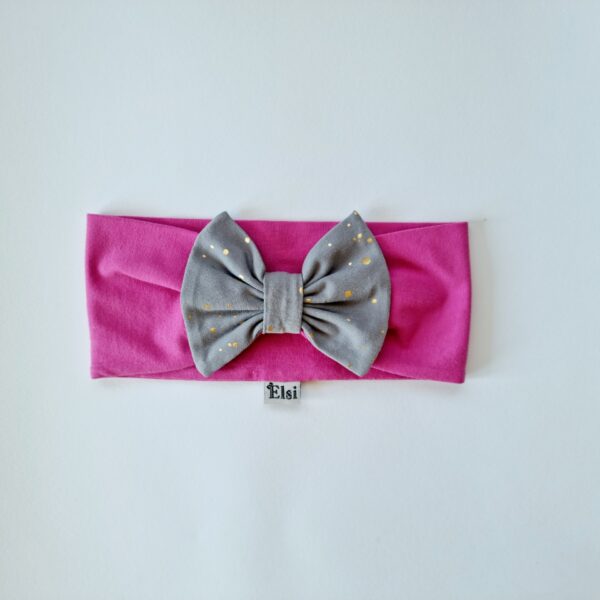 Tumeroosa peapael hallil kuldsed täpid