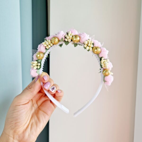 Roosa-kuldne lilledega peavõru