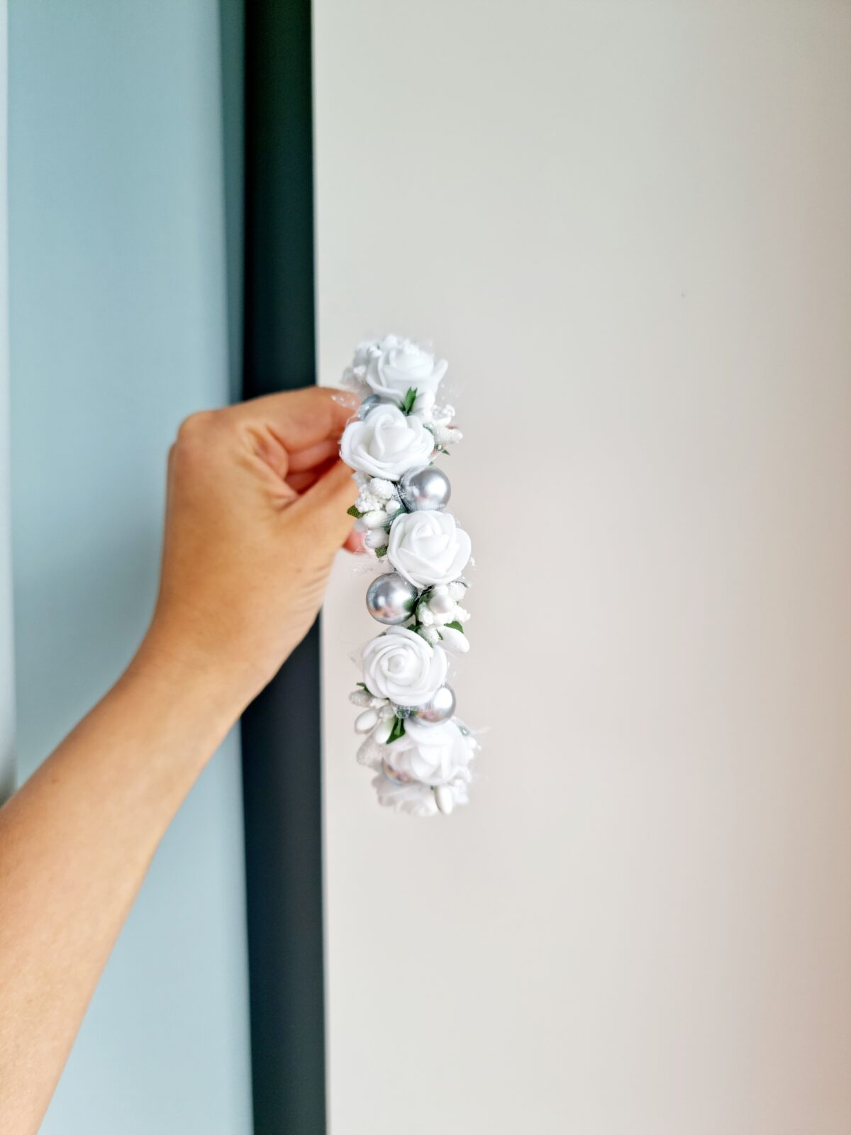 20220726_140515 Valge-hõbe lilledega peavõru