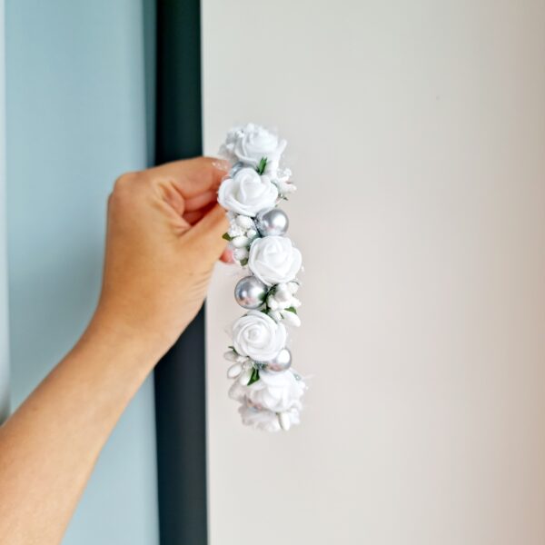 20220726_140515 Valge-hõbe lilledega peavõru