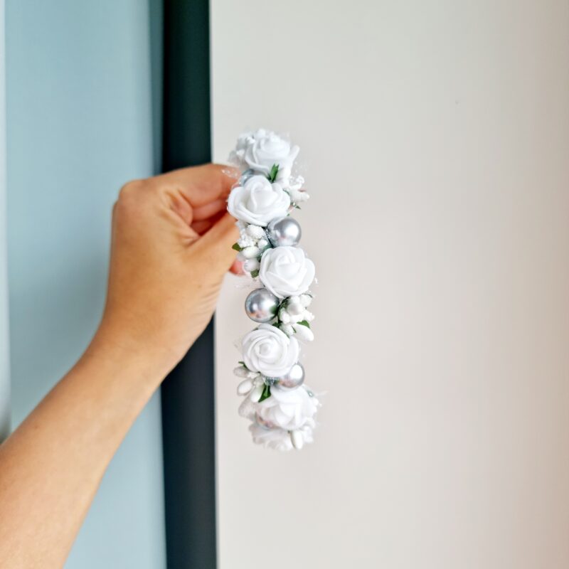 20220726_140515 Valge-hõbe lilledega peavõru