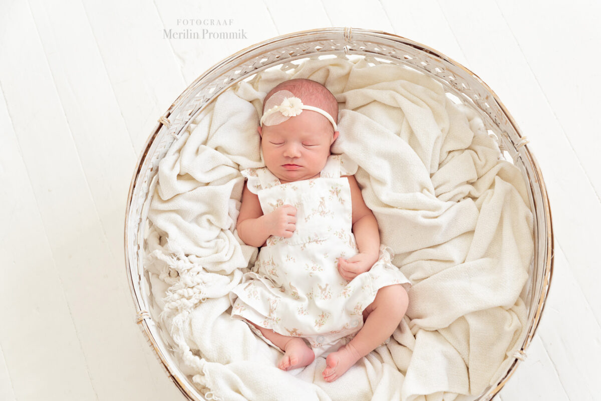 Leheke lille ja pärlitega