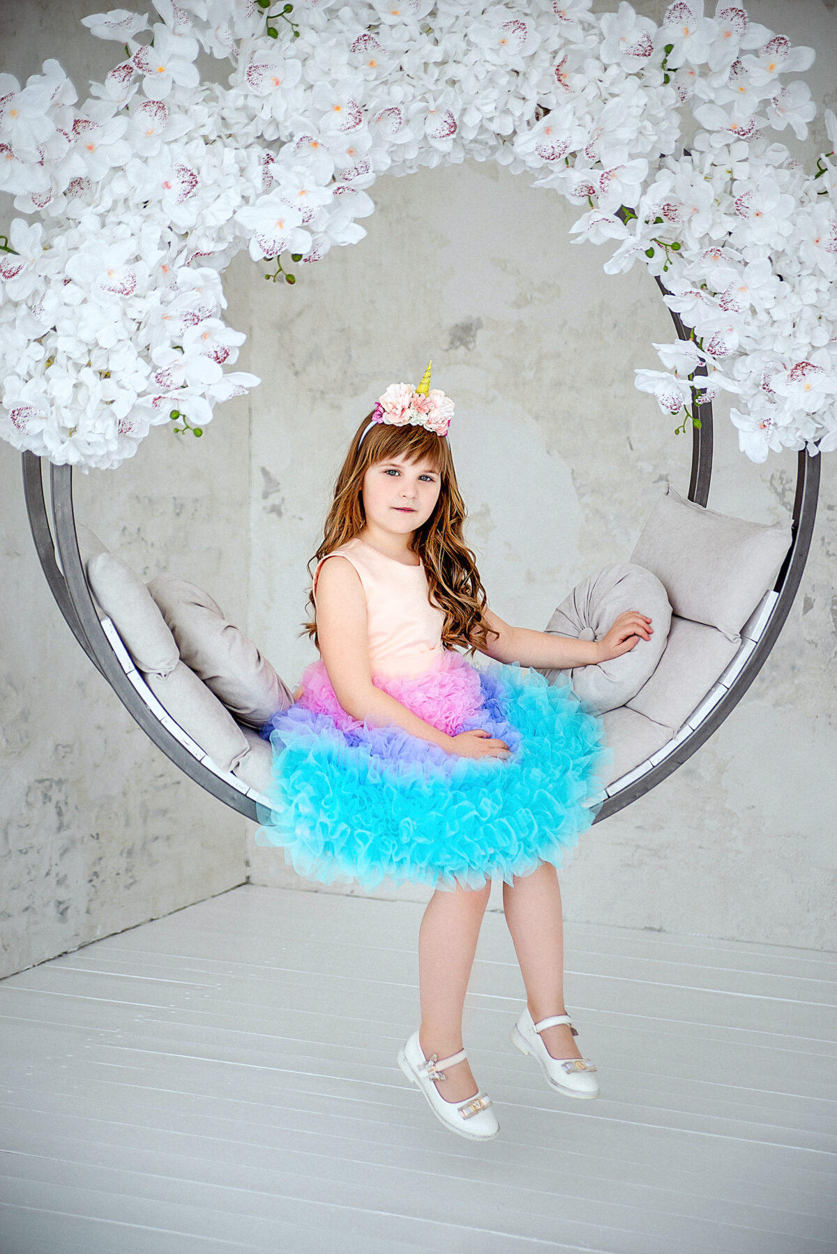 Ükssarviku peavõru lilledega