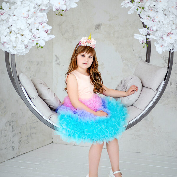 Ükssarviku peavõru lilledega