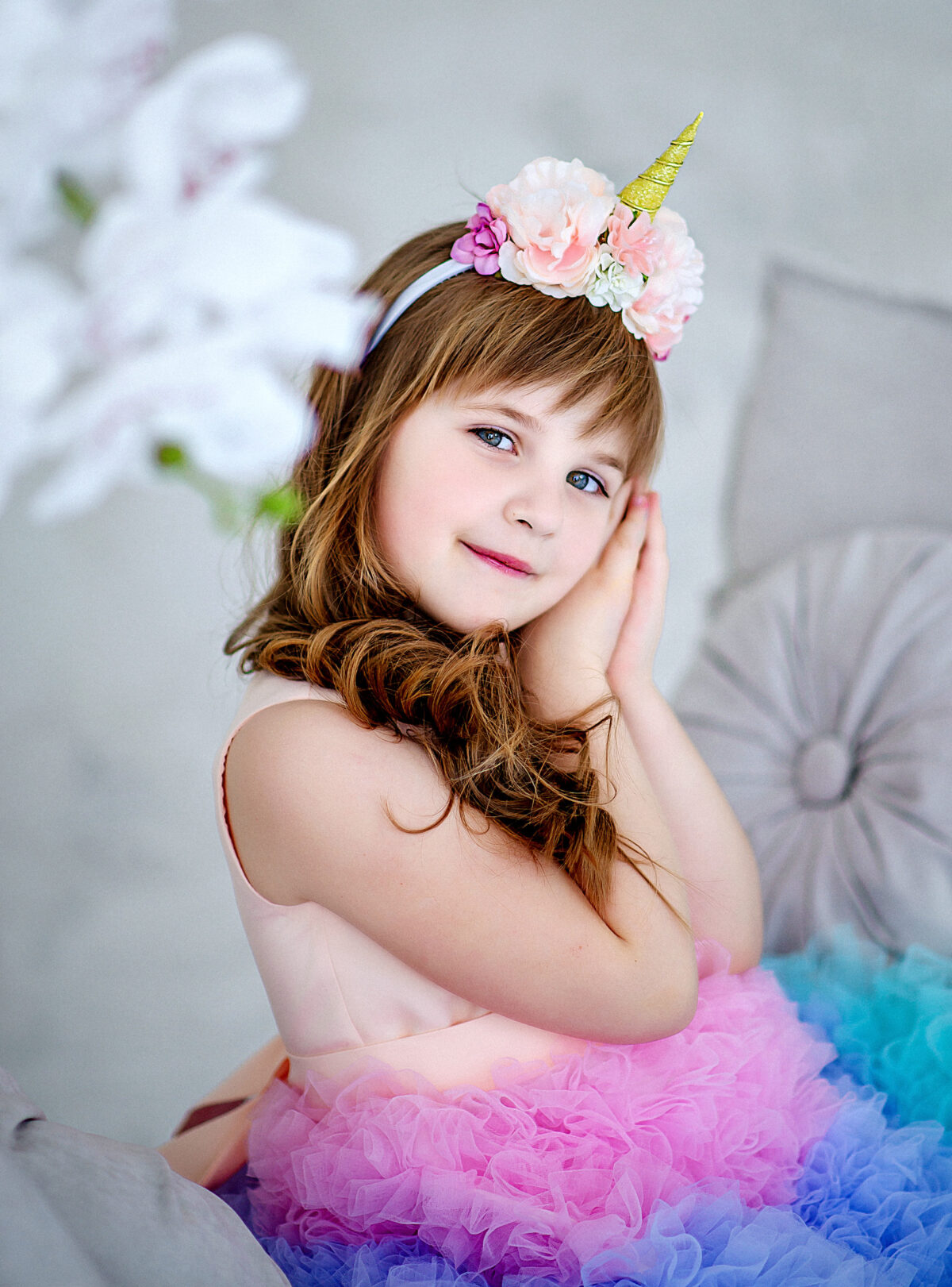 Ükssarviku peavõru lilledega