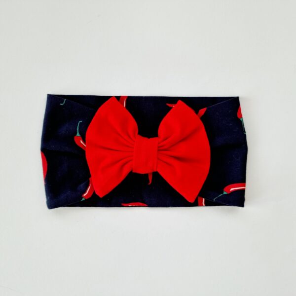 20211031_134113 Tšillidega peapael punase lipsuga