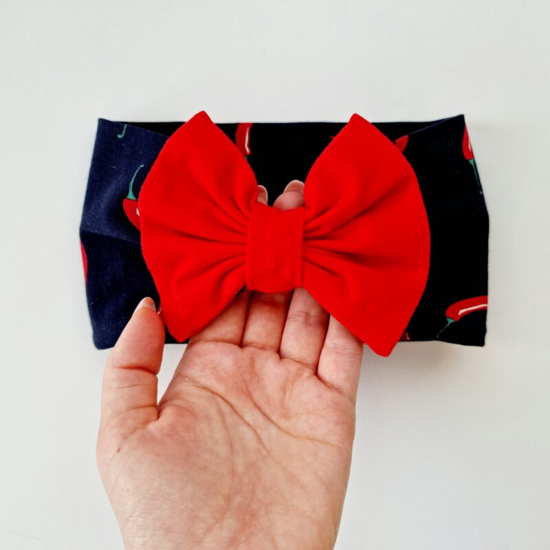 Tšillidega peapael punase lipsuga