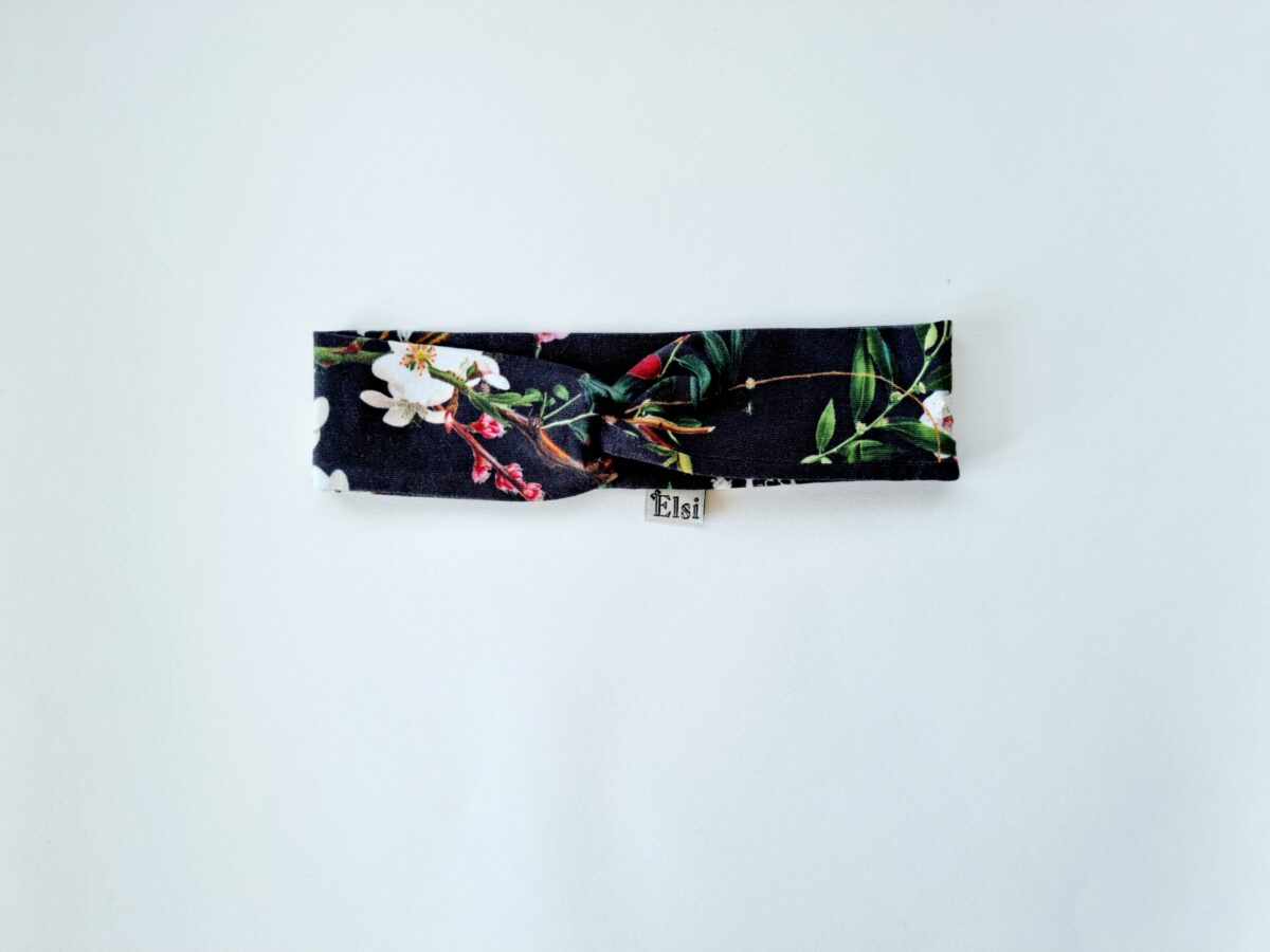 20220503_135107 Mustal lilled