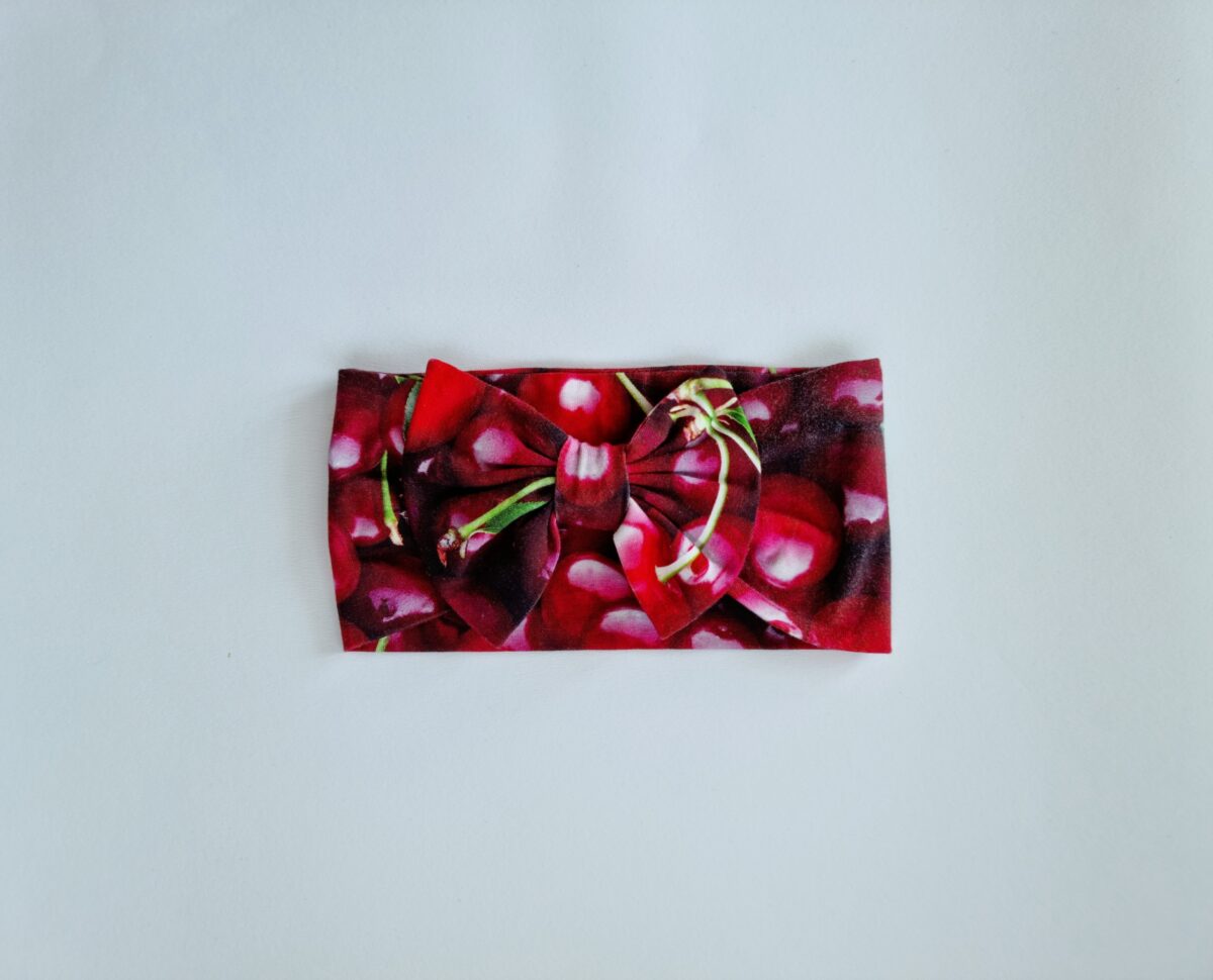 Kirssidega peapael lipsuga