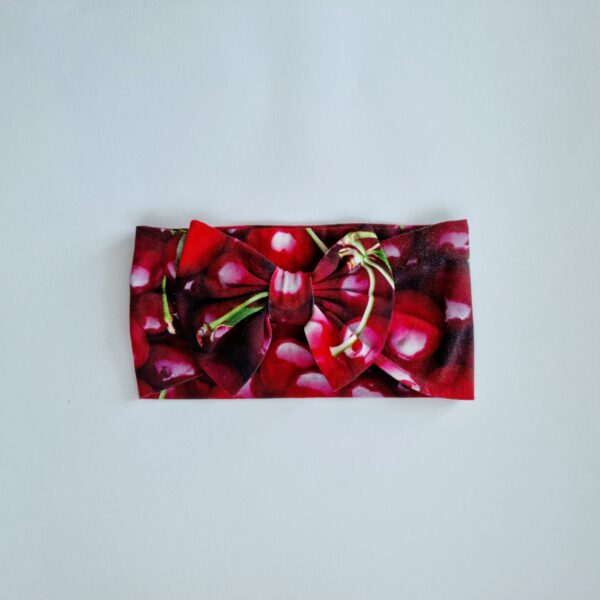 Kirssidega peapael lipsuga