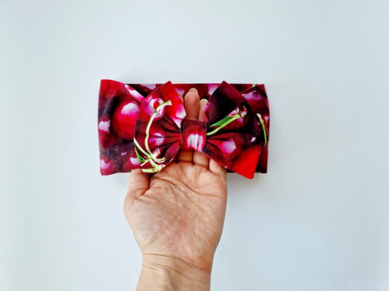 Kirssidega peapael lipsuga