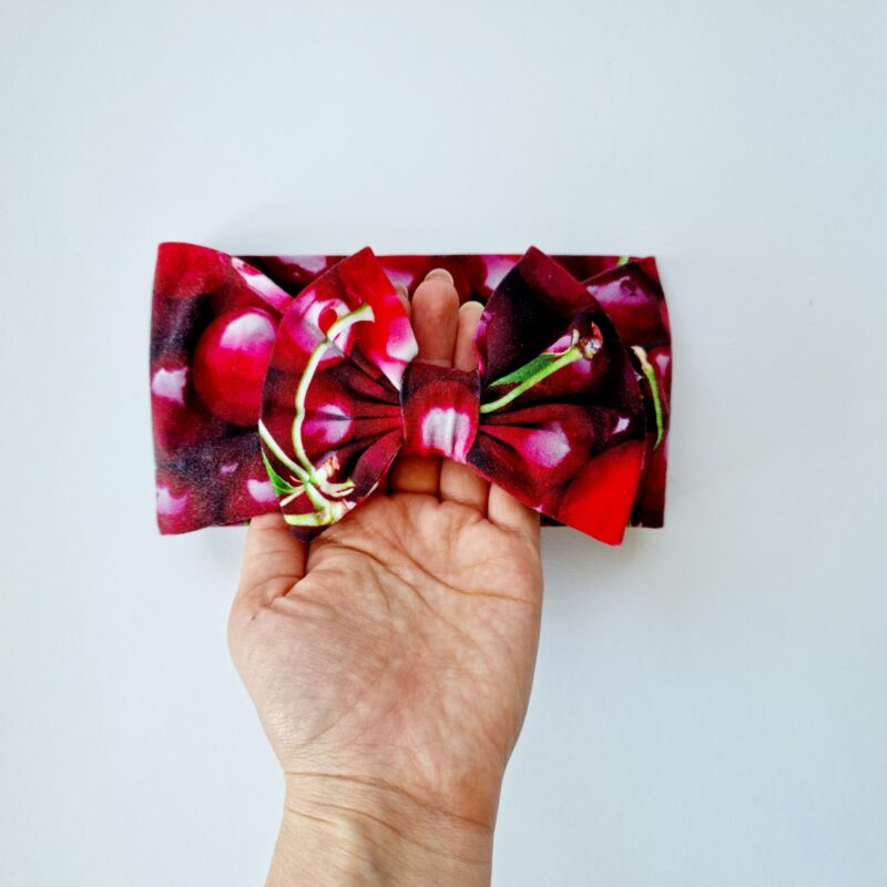 Kirssidega peapael lipsuga