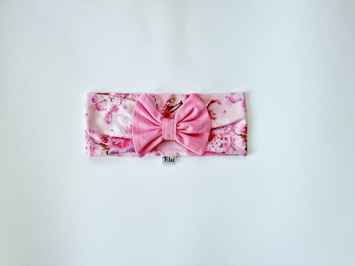 20220523_115554 Roosa õitega peapael roosa lipsuga