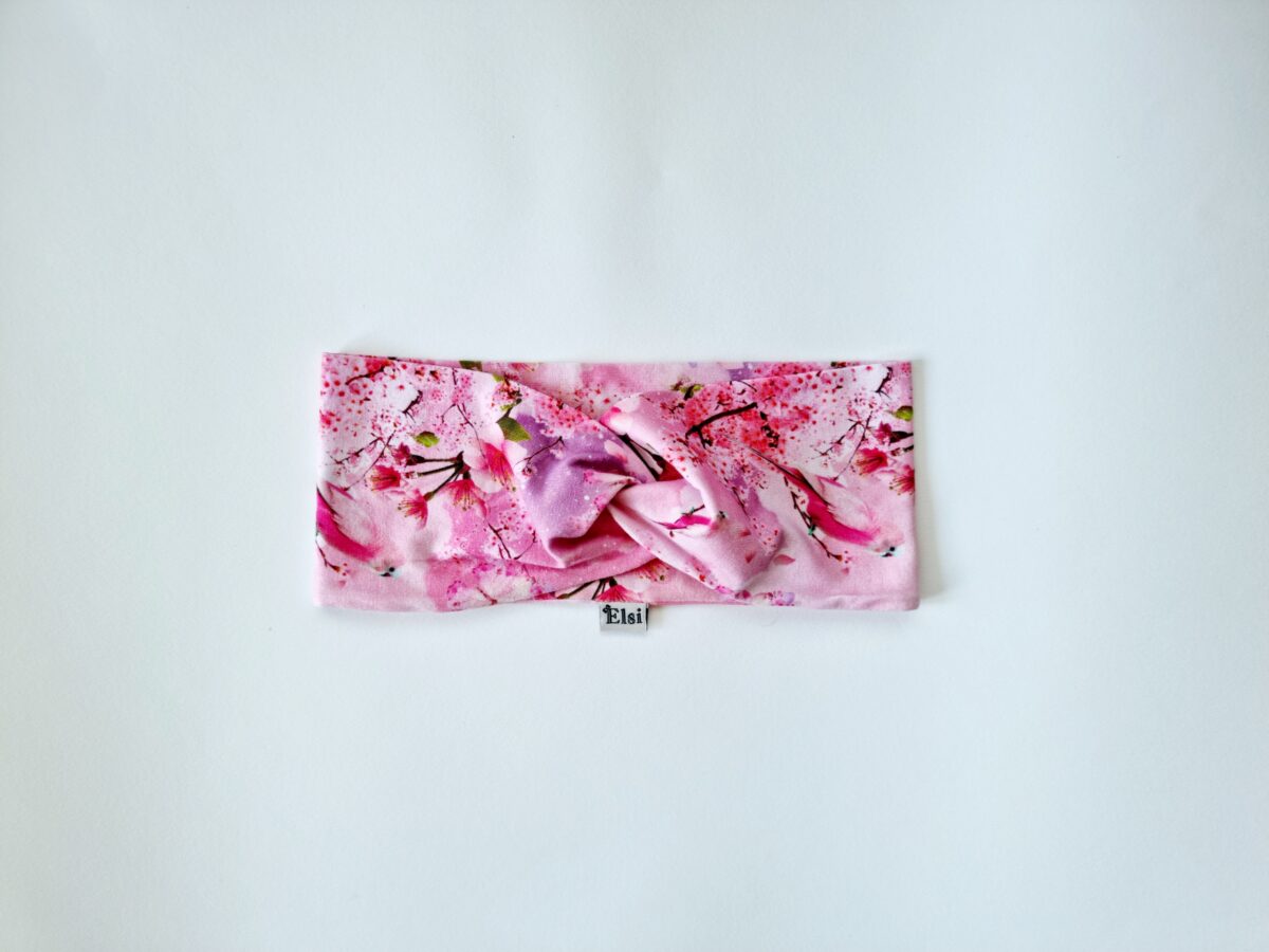 Roosad õied ja papagoid