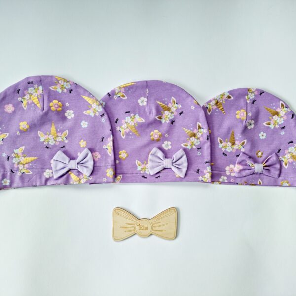 Lillad ükssarvikud lipsuga