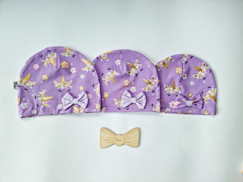 Lillad ükssarvikud lipsuga