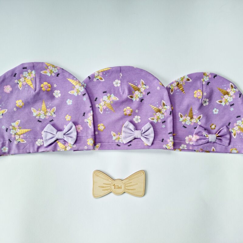 Lillad ükssarvikud lipsuga