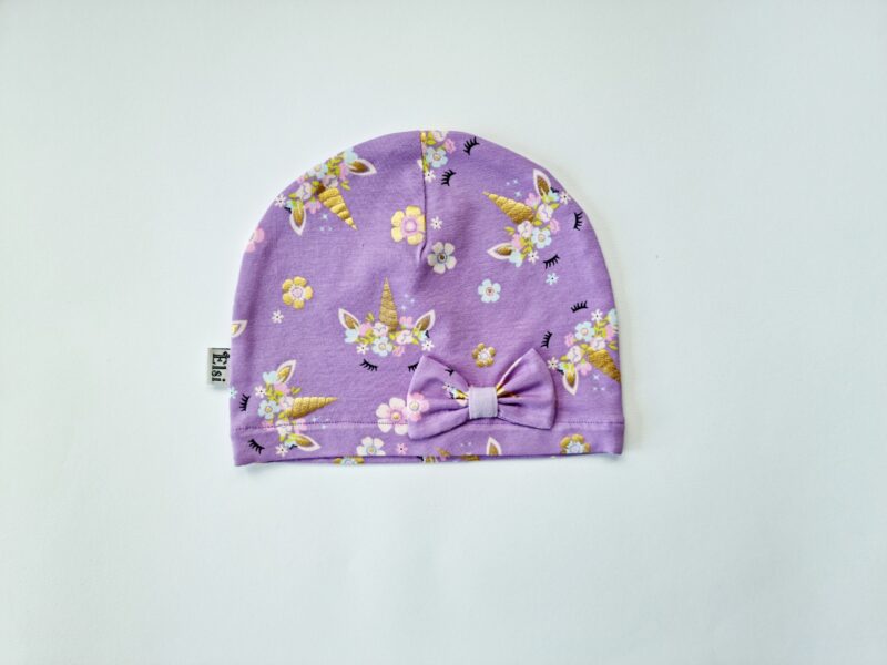 Lillad ükssarvikud lipsuga