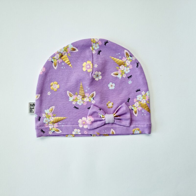 Lillad ükssarvikud lipsuga