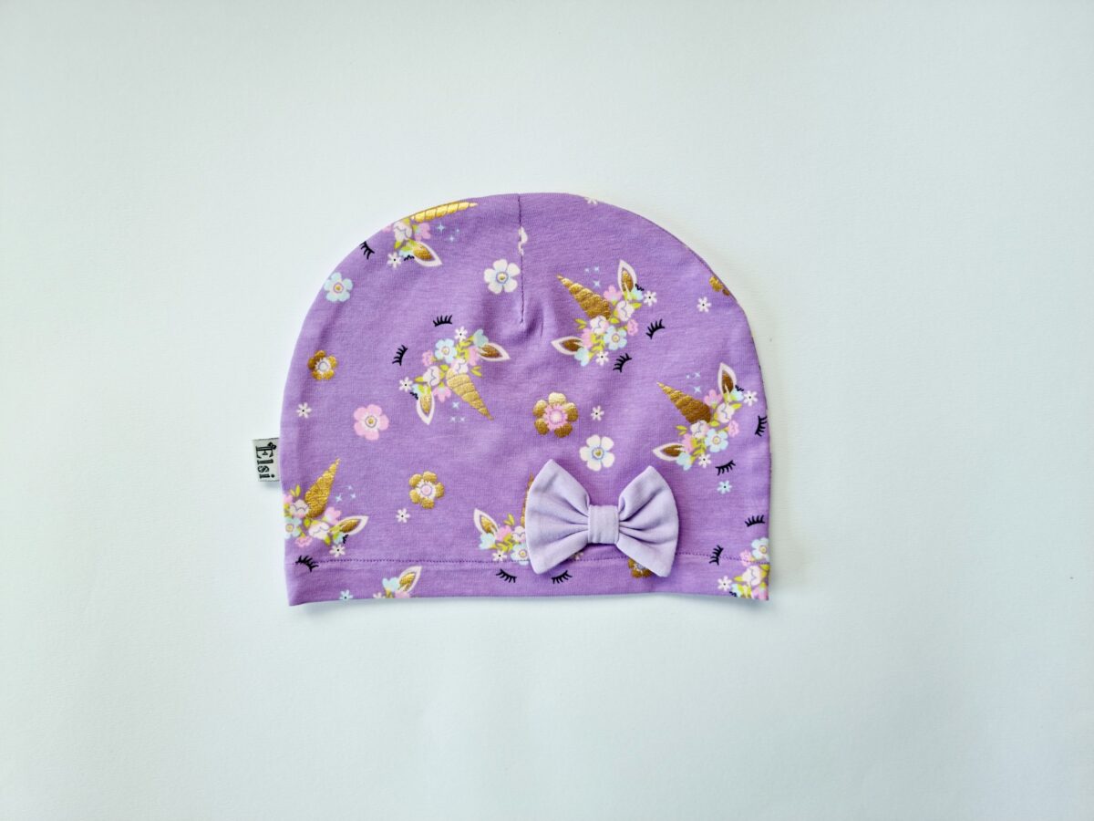 Lillad ükssarvikud lipsuga