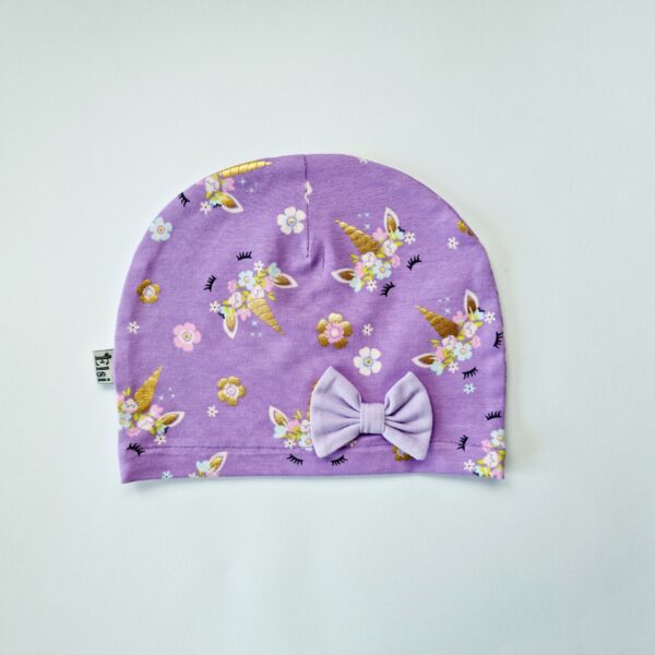 Lillad ükssarvikud lipsuga