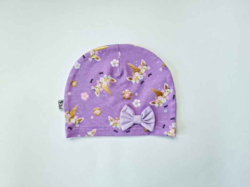 Lillad ükssarvikud lipsuga