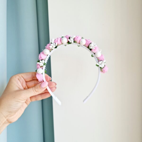 Roosa-valge lilledega peavõru