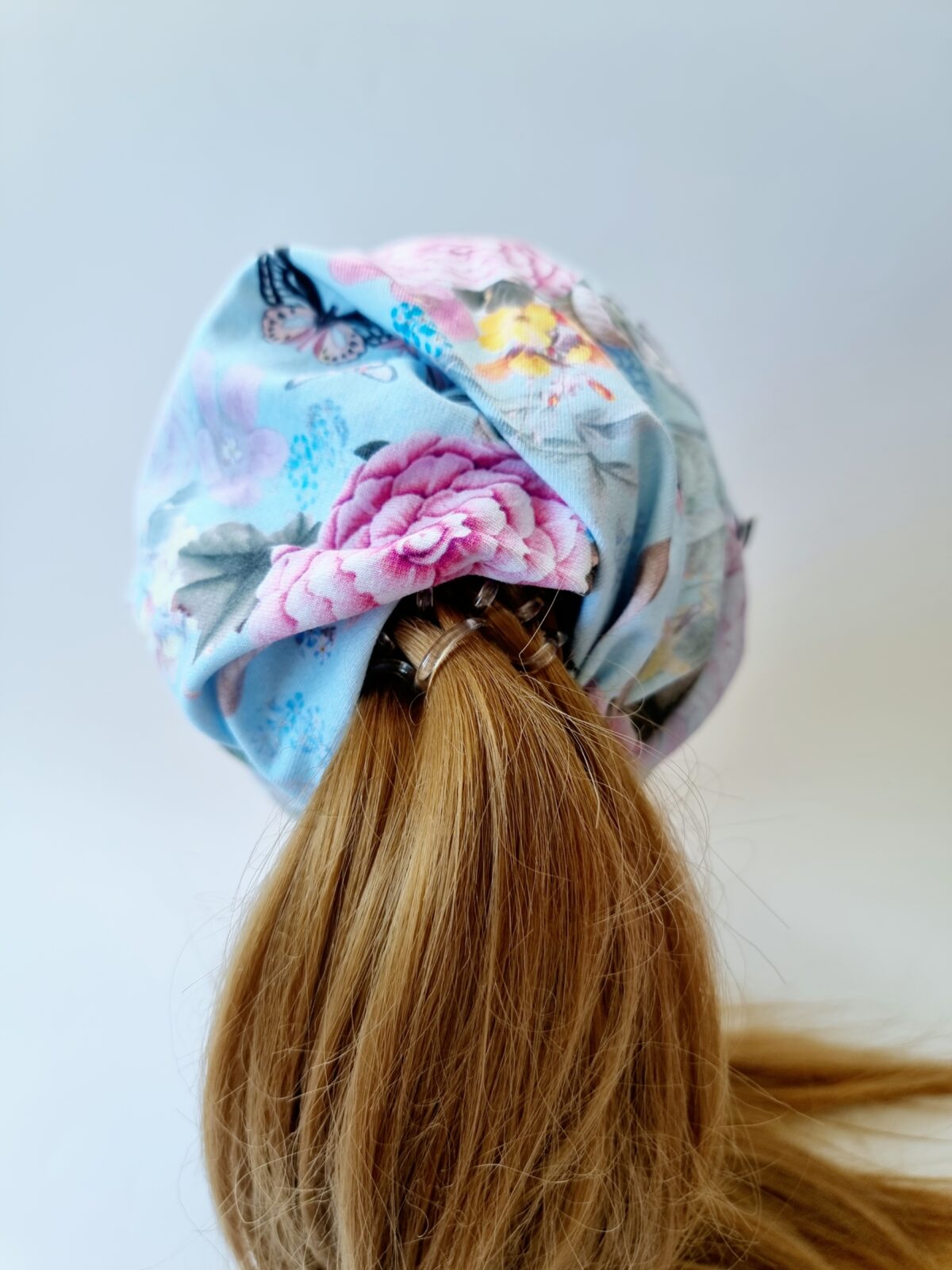 Mustal õied patsimüts