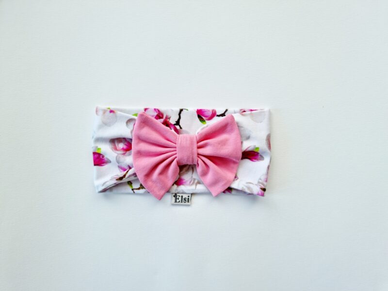 20220625_145942 Magnooliatega peapael roosa lipsuga