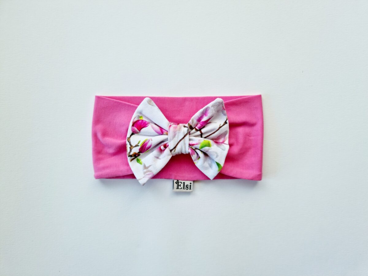 20220625_150000 Roosa peapael lillelise lipsuga