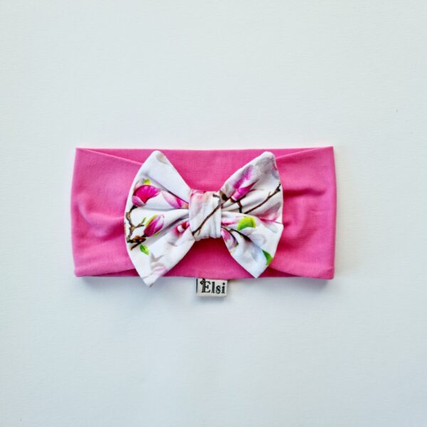 20220625_150000 Roosa peapael lillelise lipsuga