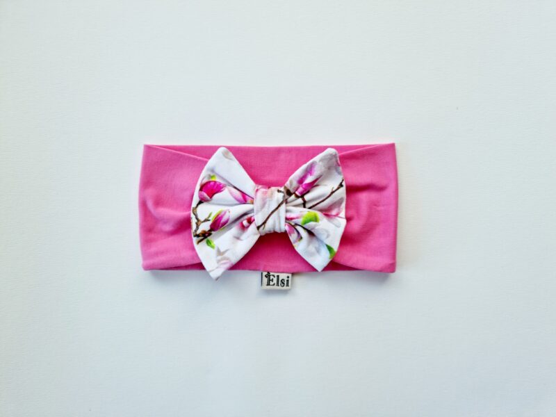 20220625_150000 Roosa peapael lillelise lipsuga