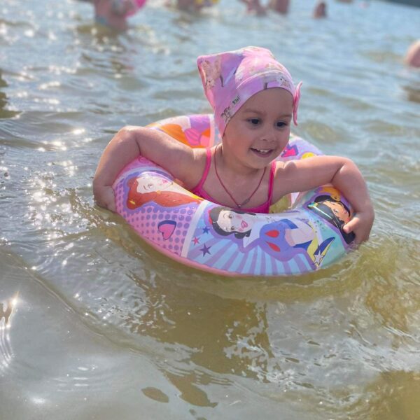 Pearätt roosa kuldsete täppidega lipsuga