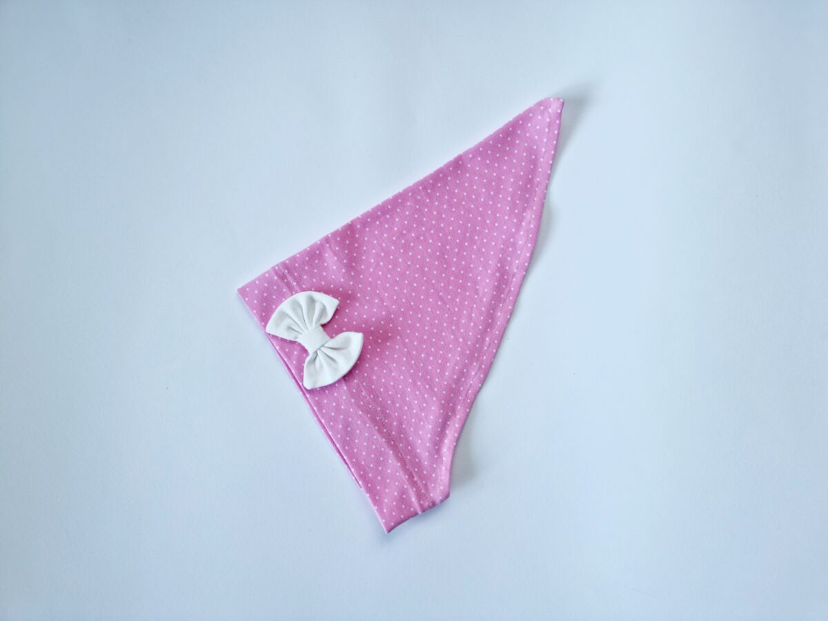 Pearätt valged täpid lipsuga