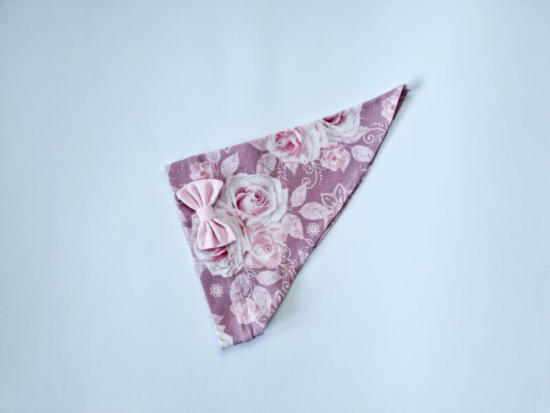 20220703_182310 Pearätt roosid lipsuga