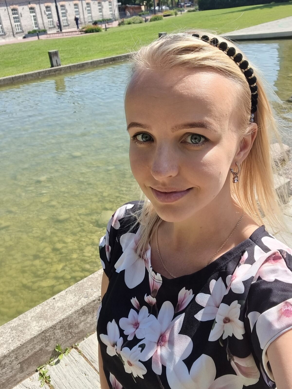 Pärlitega peavõru valge