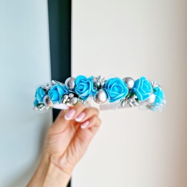 20220722_164152 (1) Helesinine-hõbe lilledega peavõru