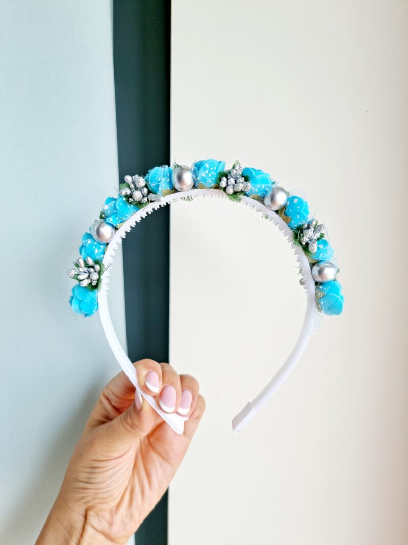 Helesinine-hõbe lilledega peavõru