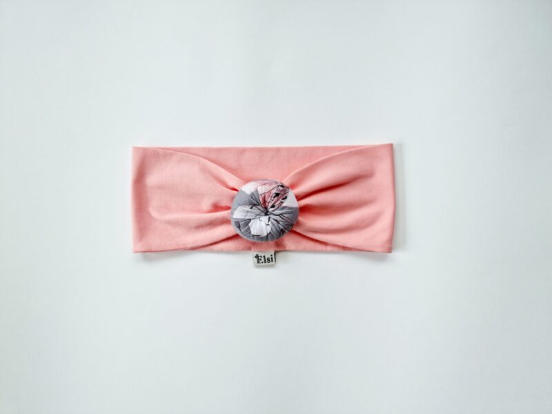 Lõheroosa peapael mummuga