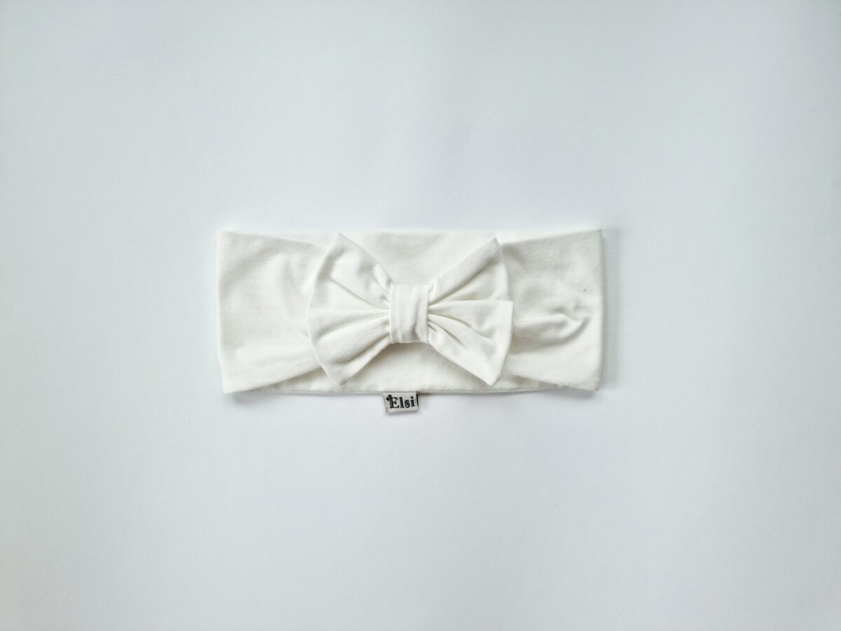 20220715_134937 Valge lipsuga