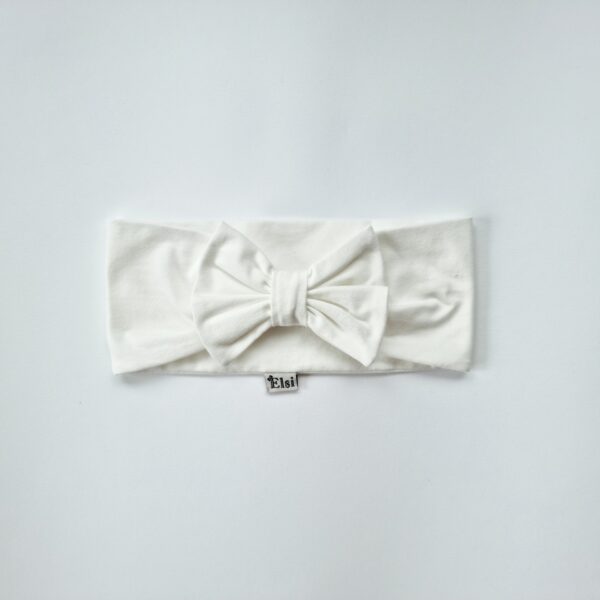 20220715_134937 Valge lipsuga