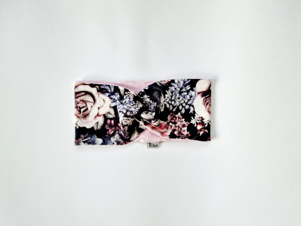 20220801_094917 (1) Mustal lilled