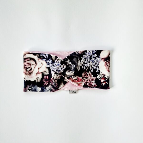 20220801_094917 (1) Mustal lilled