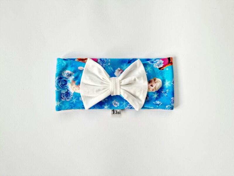 20220801_095100 Elsa ja Annaga peapael valge lipsuga