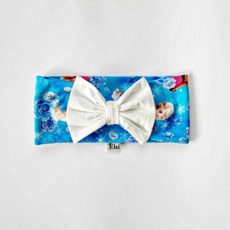 20220801_095100 Elsa ja Annaga peapael valge lipsuga