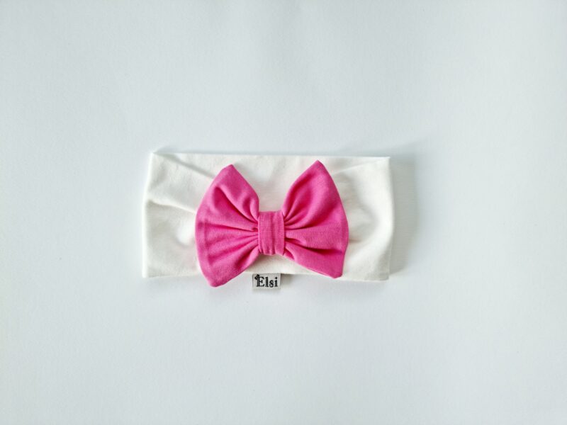 Valge peapael fuksia lipsuga