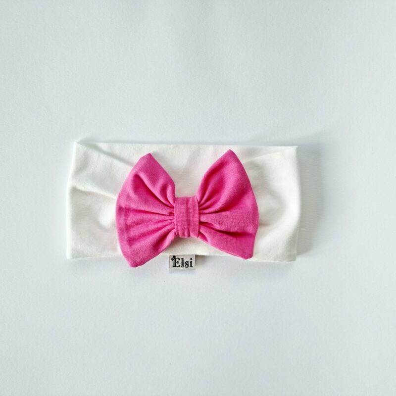 20220801_095108 Valge peapael fuksia lipsuga