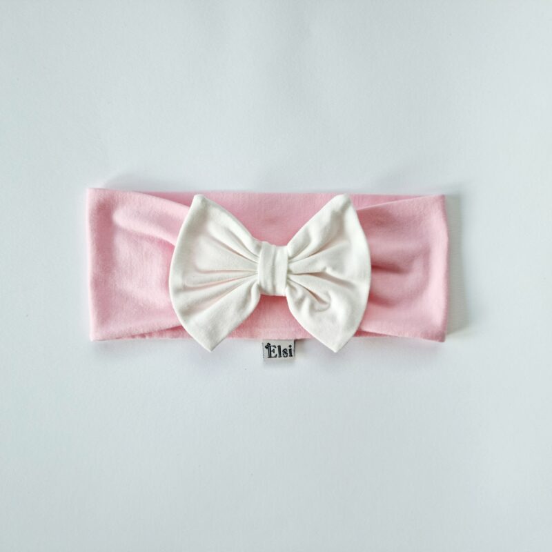 Roosa peapael valge lipsuga